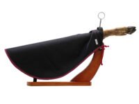 Cubre Jamón Color Negro con Vivo Granate